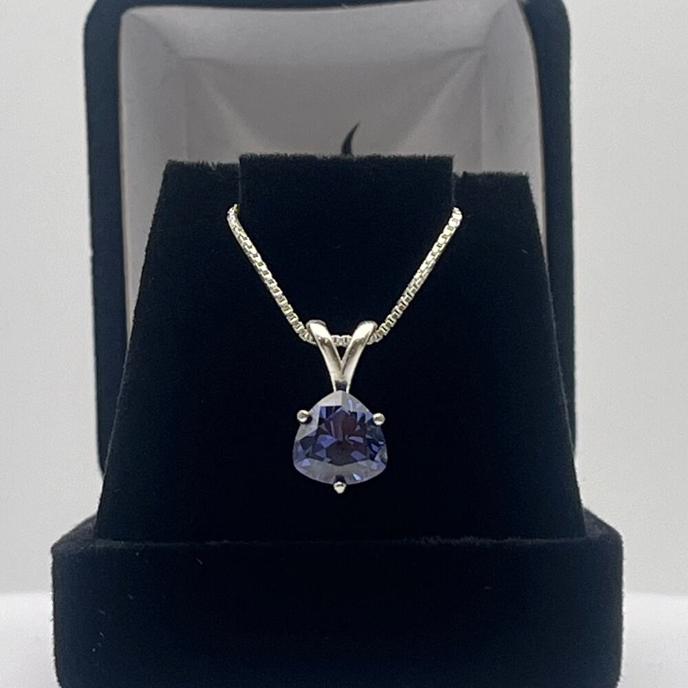 Beautiful 2ct Trillion Cut Tanzanite Necklace